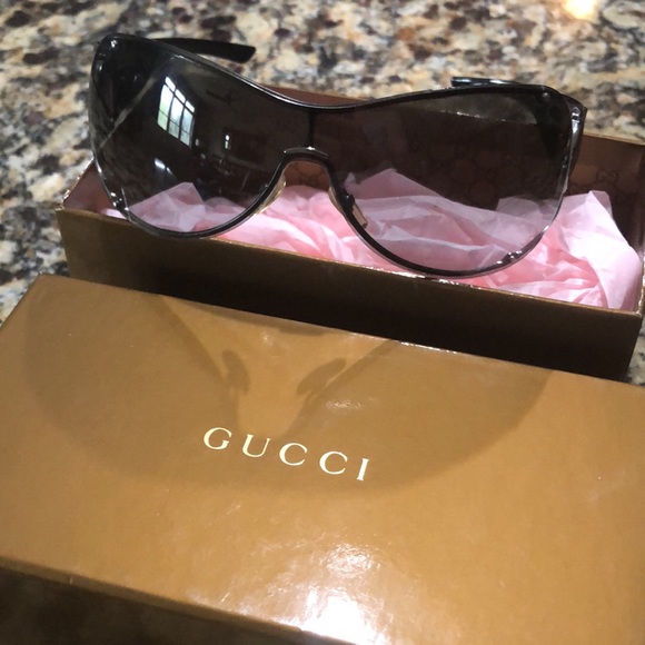 Authentic Gucci sunglasses - Picture 1 of 3